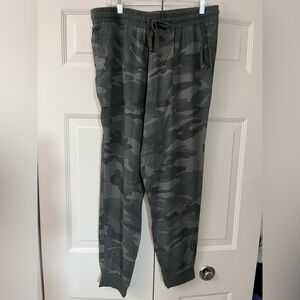 Splendid Camo Pocketed Joggers